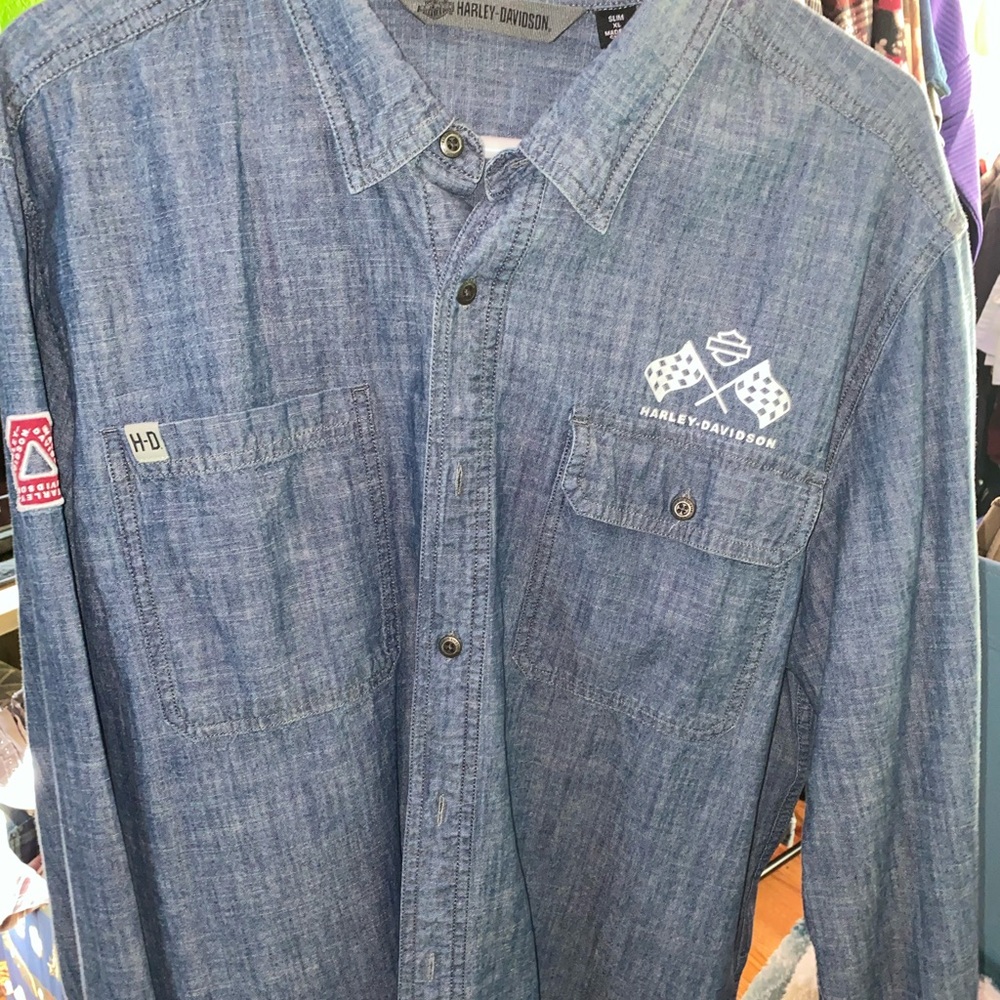 XL Mens Harley Davidson shirt.
